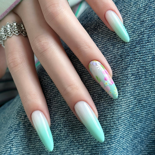 Manucure en dégradé réalisée avec les Airbrush Gels Blumae